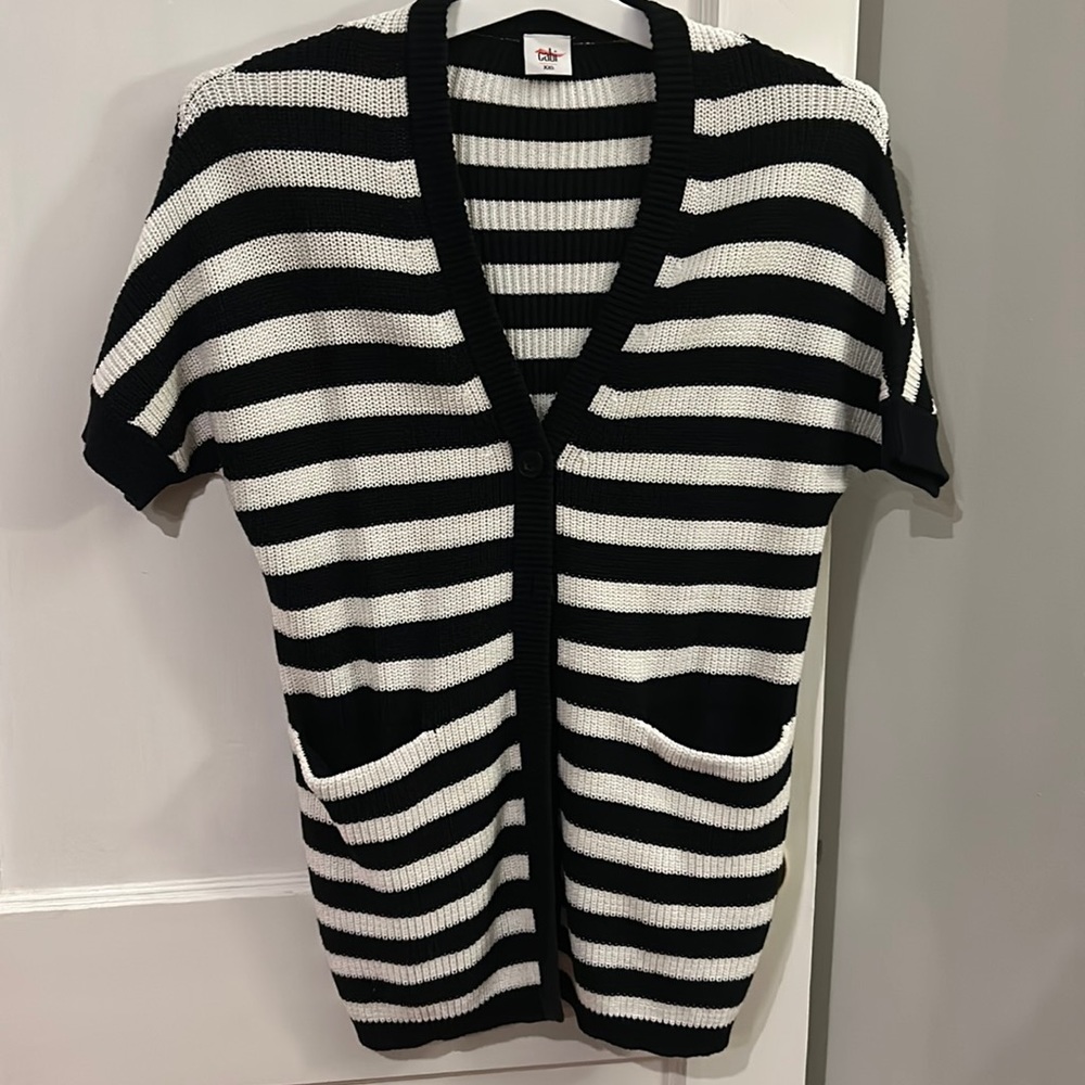 Cabi black and white striped short sleeved cardigan with pockets.